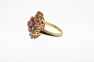 Lot 121 - Multi-gem cluster ring