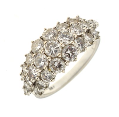 Lot 108 - Diamond dress ring