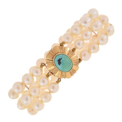Lot 69 - Three-row uniform cultured pearl bracelet