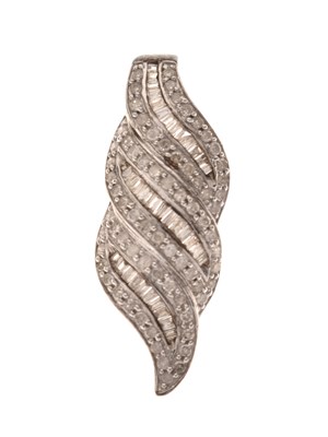 Lot 59 - 9ct white gold diamond set pendant
