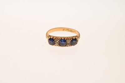 Lot 45 - Late Victorian 18ct gold, sapphire and diamond ring