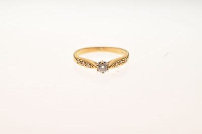 Lot 8 - 18ct gold single stone diamond ring