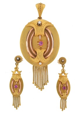 Lot 154 - Victorian gold pendant brooch