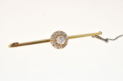 Lot 147 - Diamond cluster bar brooch