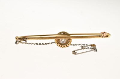 Lot 147 - Diamond cluster bar brooch