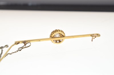 Lot 147 - Diamond cluster bar brooch