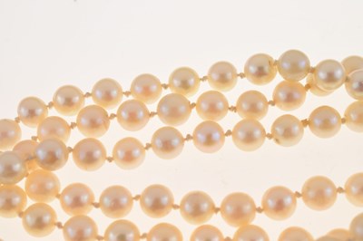 Lot 49 - Triple-strand cultured pearl necklace