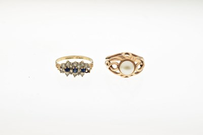 Lot 24 - 9ct ring set blue and white stones