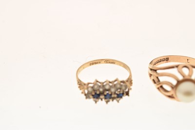 Lot 24 - 9ct ring set blue and white stones