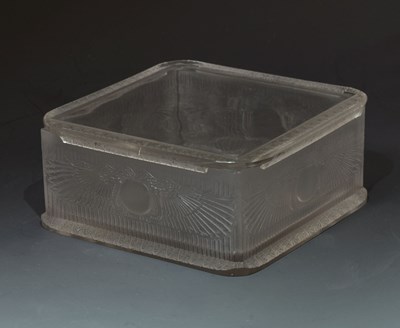 Lot 387 - Lalique 'Khedive' square lidded box with Egyptian decoration