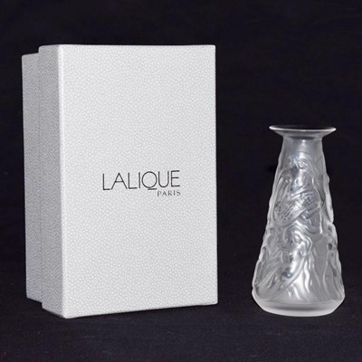 Lot 574 - Lalique 'Sirene' bud vase