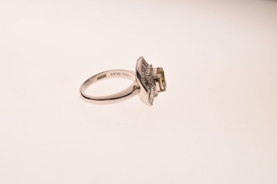 Lot 106 - Yellow diamond and diamond ballerina cluster dress ring