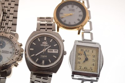 Lot 105 - Twelve gentleman's assorted wristwatches and watch heads