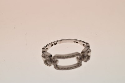 Lot 25 - Diamond set dress ring of chain links design