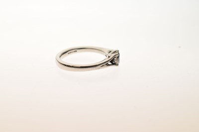Lot 8 - Diamond single stone platinum ring