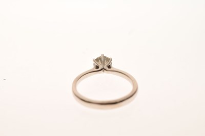 Lot 3 - Diamond single stone platinum ring