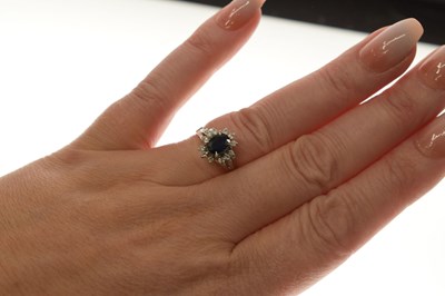 Lot 33 - Sapphire and diamond cluster ring