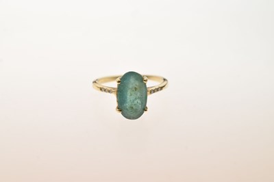Lot 32 - Emerald and diamond ring