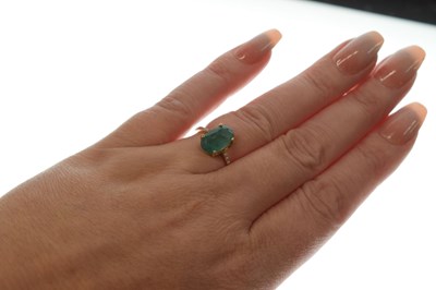 Lot 32 - Emerald and diamond ring