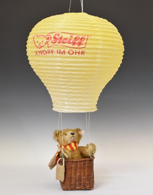 Lot 427 - Steiff - Limited edition 'Balloon Bear' (01008)