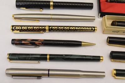 Lot 327 - Collection of vintage fountain pens