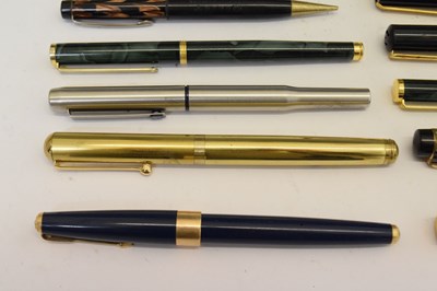 Lot 327 - Collection of vintage fountain pens