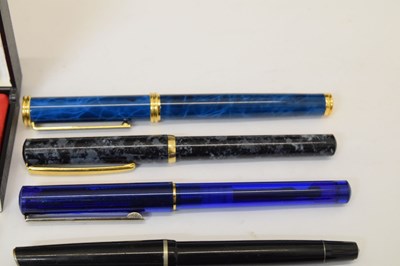 Lot 327 - Collection of vintage fountain pens