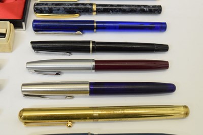 Lot 327 - Collection of vintage fountain pens