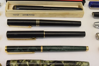 Lot 327 - Collection of vintage fountain pens