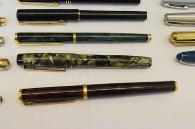 Lot 327 - Collection of vintage fountain pens