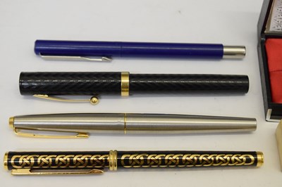 Lot 327 - Collection of vintage fountain pens