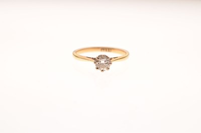 Lot 7 - Single stone diamond ring