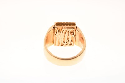 Lot 56 - Masonic swivel signet ring