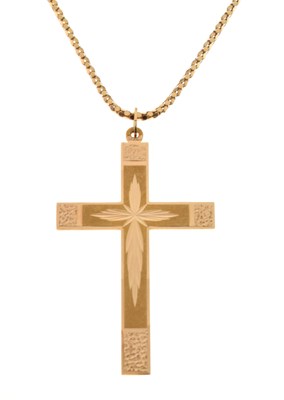 Lot 141 - Large cross pendant on a fancy link chain