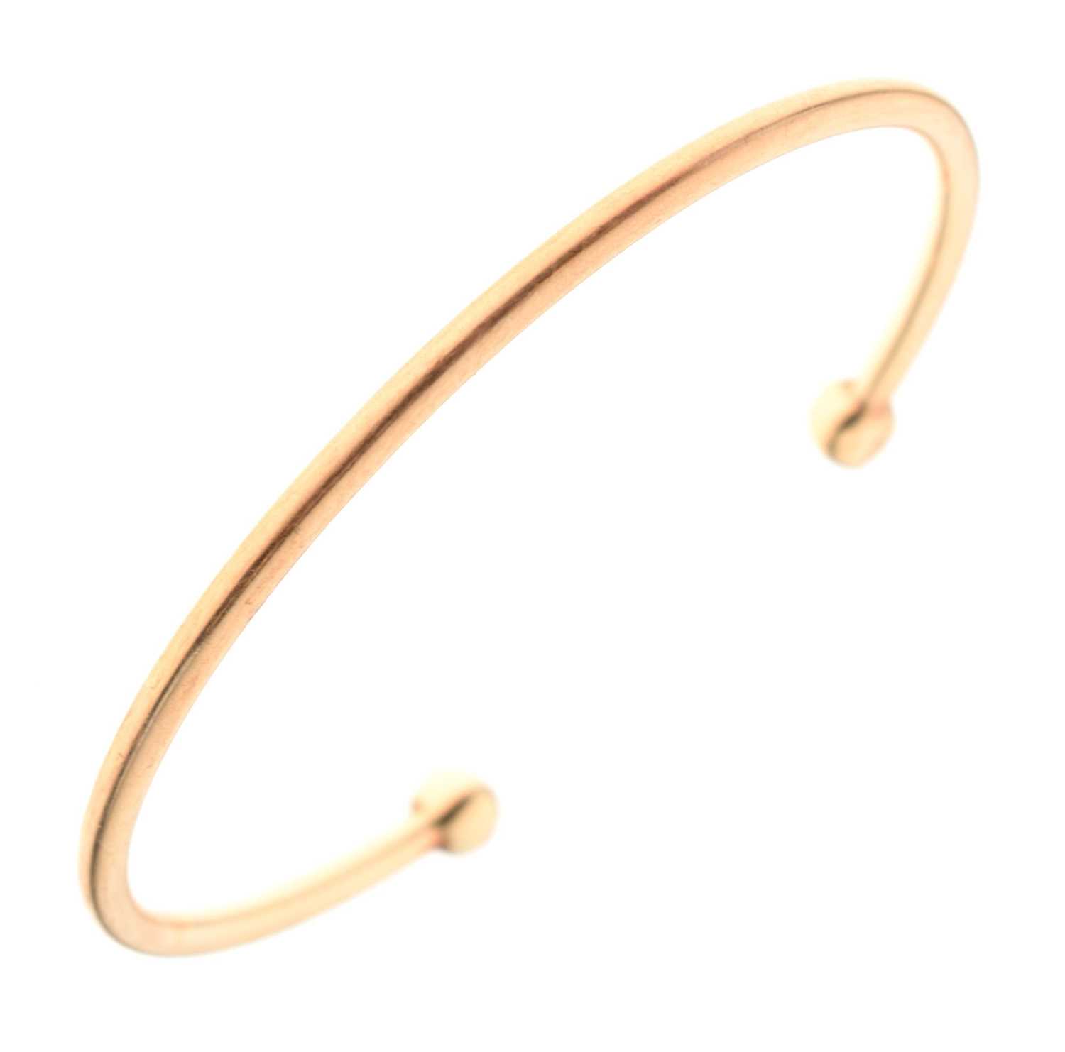 Lot 164 - 9ct gold torc bangle