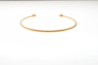 Lot 164 - 9ct gold torc bangle