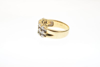 Lot 11 - Diamond dress ring