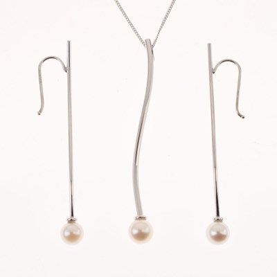 Lot 136 - 18ct white gold cultured pearl drop pendant and earrings