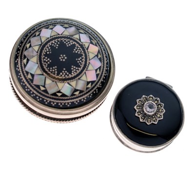 Lot 119 - Silver patch box, together with a Middle Eastern white metal pill box