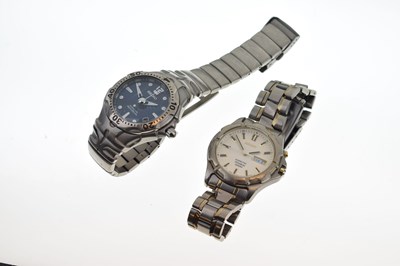 Lot 204 - Seiko - Two gentleman's Kinetic wristwatches