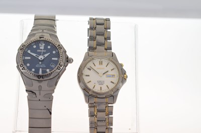 Lot 204 - Seiko - Two gentleman's Kinetic wristwatches