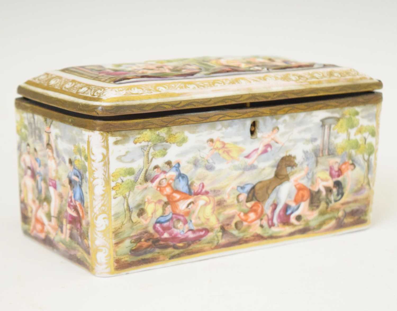 Lot 615 - Capodimonte box