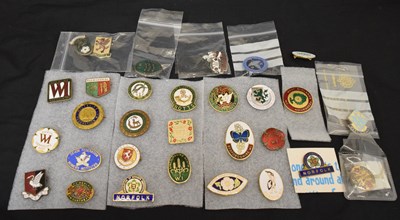 Lot 330 - Quantity of vintage and later WI Women's Institute enamel badges