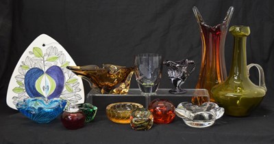 Lot 561 - Collection of various art and other coloured glass, etc.