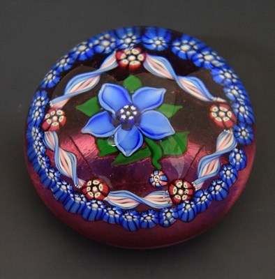 Lot 396 - Attributed to Jay Glass - Small glass paperweight