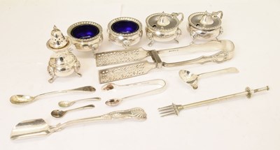 Lot 325 - Quantity of silver plated items