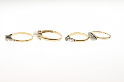 Lot 79 - Small group of dress rings