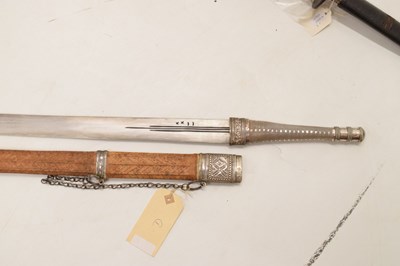 Lot 379 - 20th century Omani sword