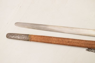 Lot 379 - 20th century Omani sword