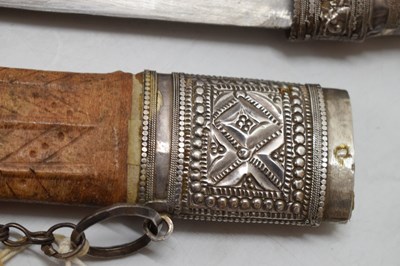 Lot 379 - 20th century Omani sword